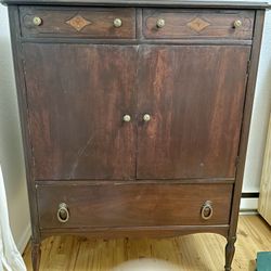 Vintage Empire dresser/cabinet On Wheels