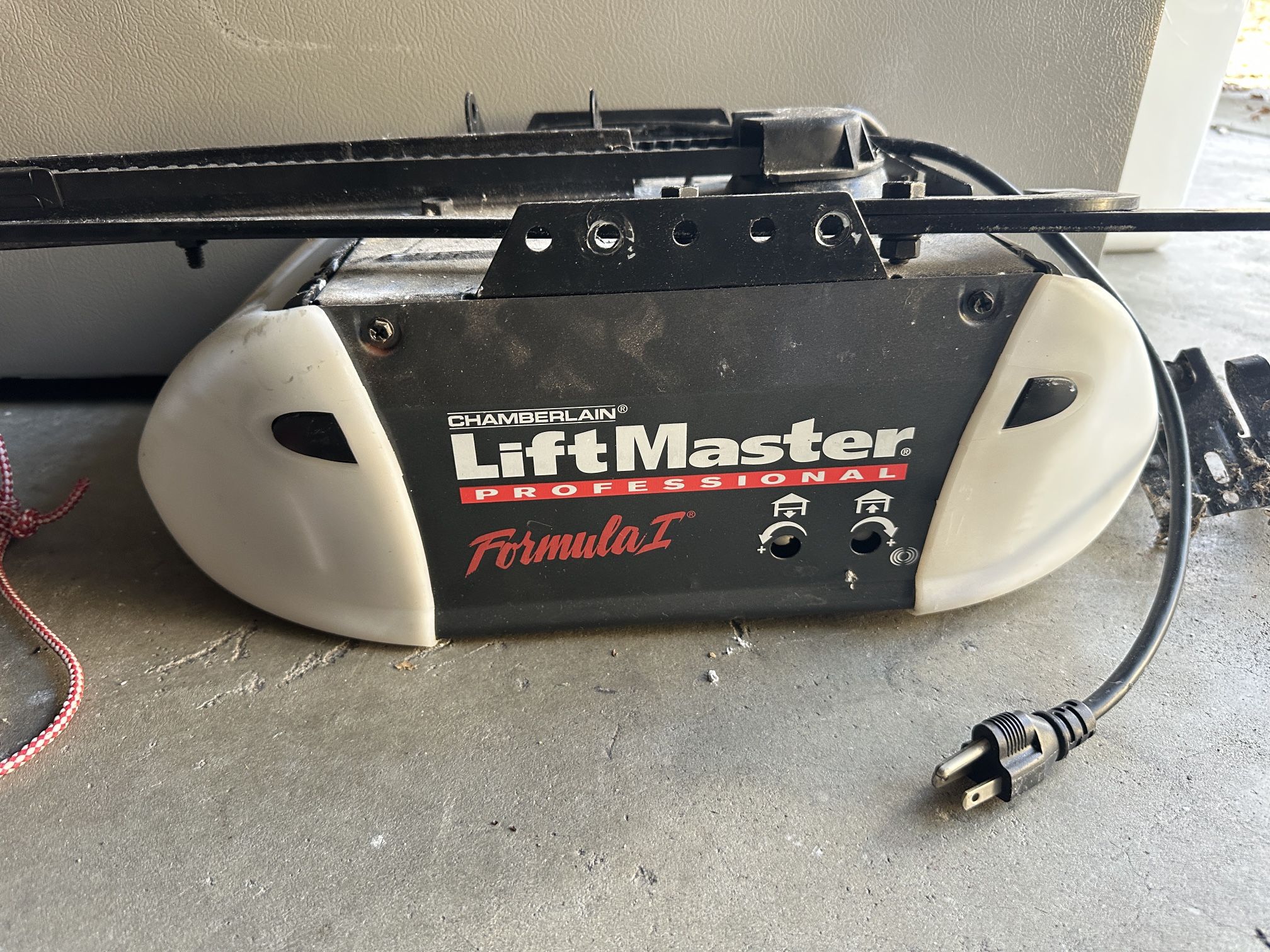 1/2 HP Chamberlain Belt Drive Garage Opener