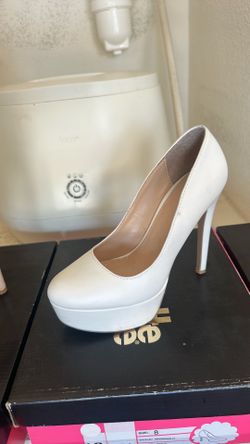 Women’s white matte heel