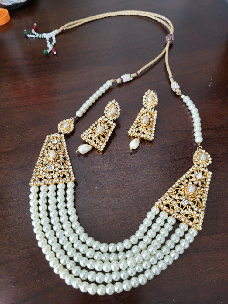 ✨19 Inch White Pearl Layered Necklace for Women – Elegant Multi-Strand Faux Pearl Choker