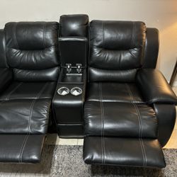 Recliner Couch With Center Console 