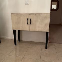 Entryway cabinet