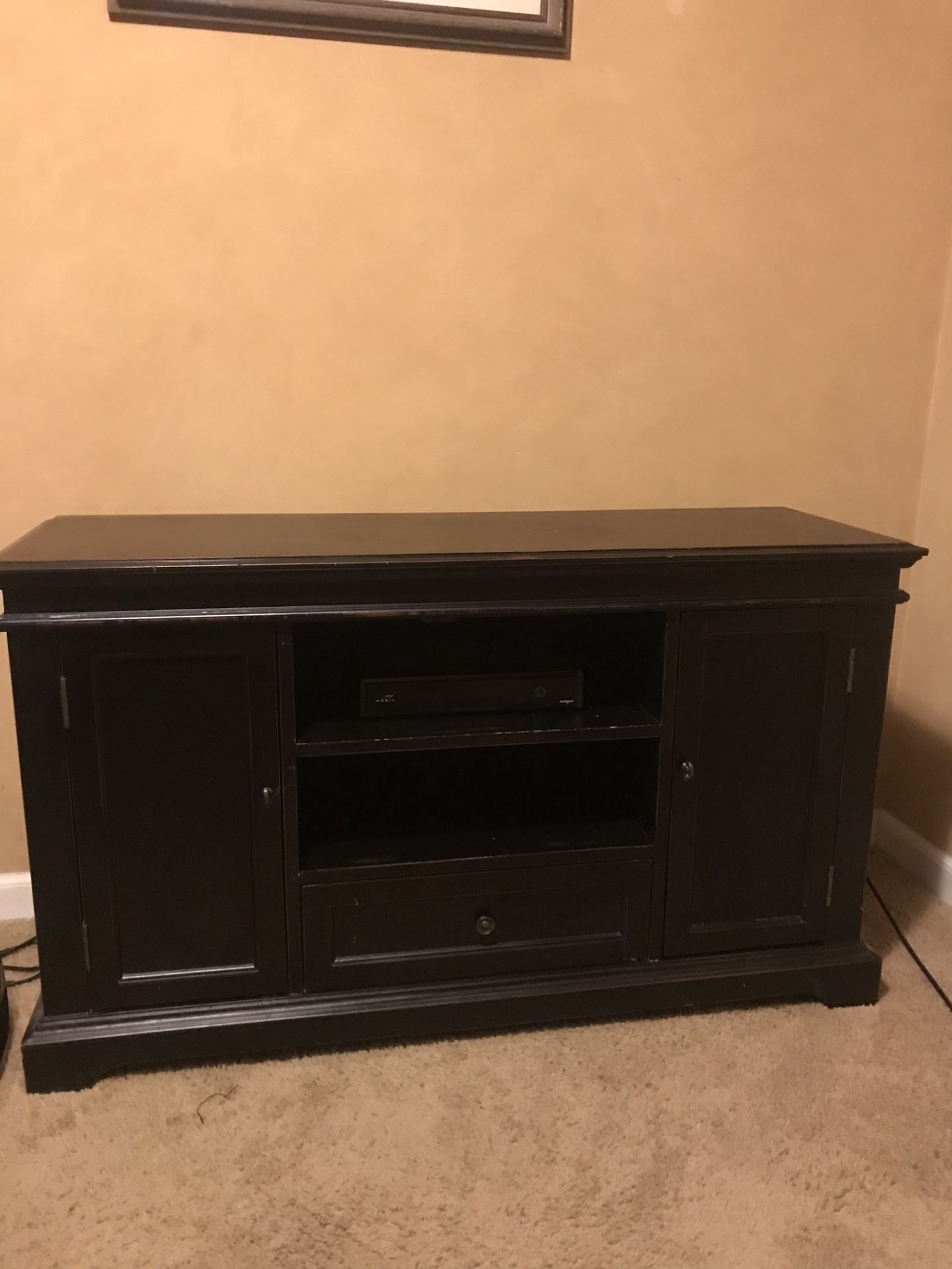 Entertainment center/tv stand