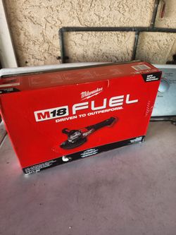 Milwaukee
M18 FUEL 18-Volt Lithium-Ion Brushless Cordless 4-1/2 in./6 in. Braking Grinder with Paddle Switch (Tool-Only)