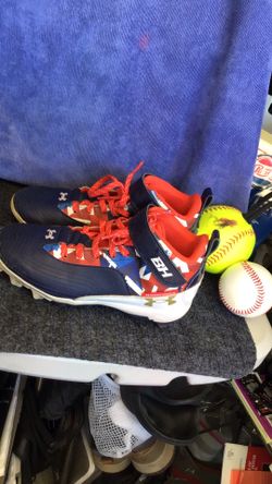 Under Armour Harper 7 mid USA youth baseball cleats size 3.5 Y