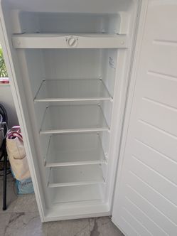Arctic King 7.0 Cu ft Upright Freezer, White, ARU07M2AWW