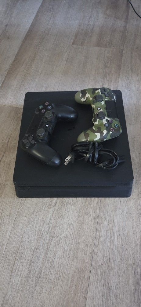 Ps4 and 2 controllers with plug