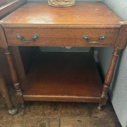 Wood End table w/drawer