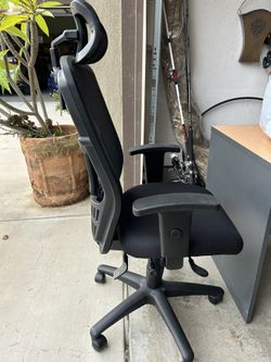 Ergonomic Mesh Swivel Chair, Black