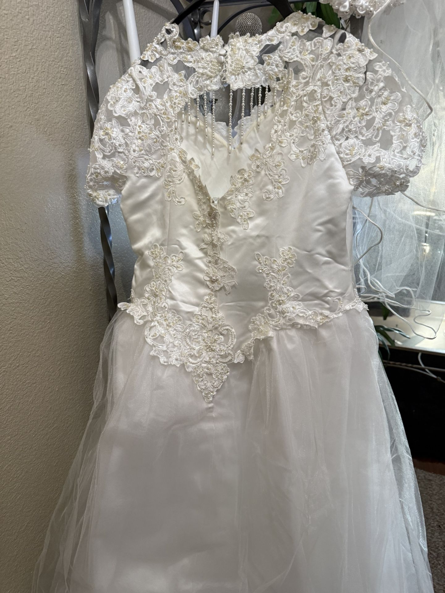 Wedding Dress Size 6 With Veil