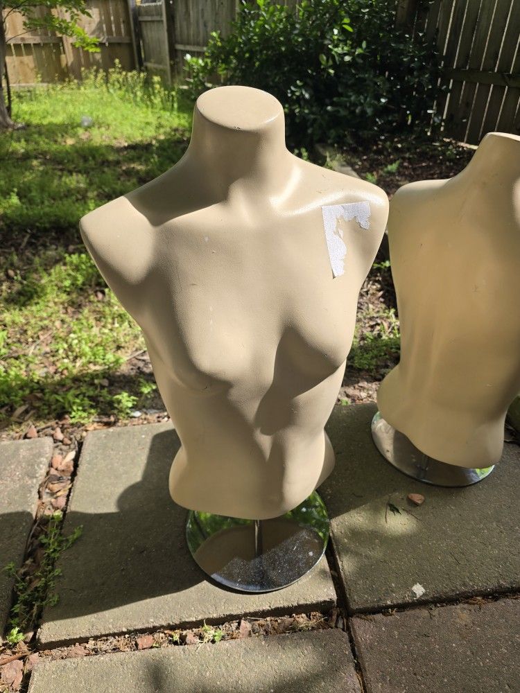 Female mannequin tops