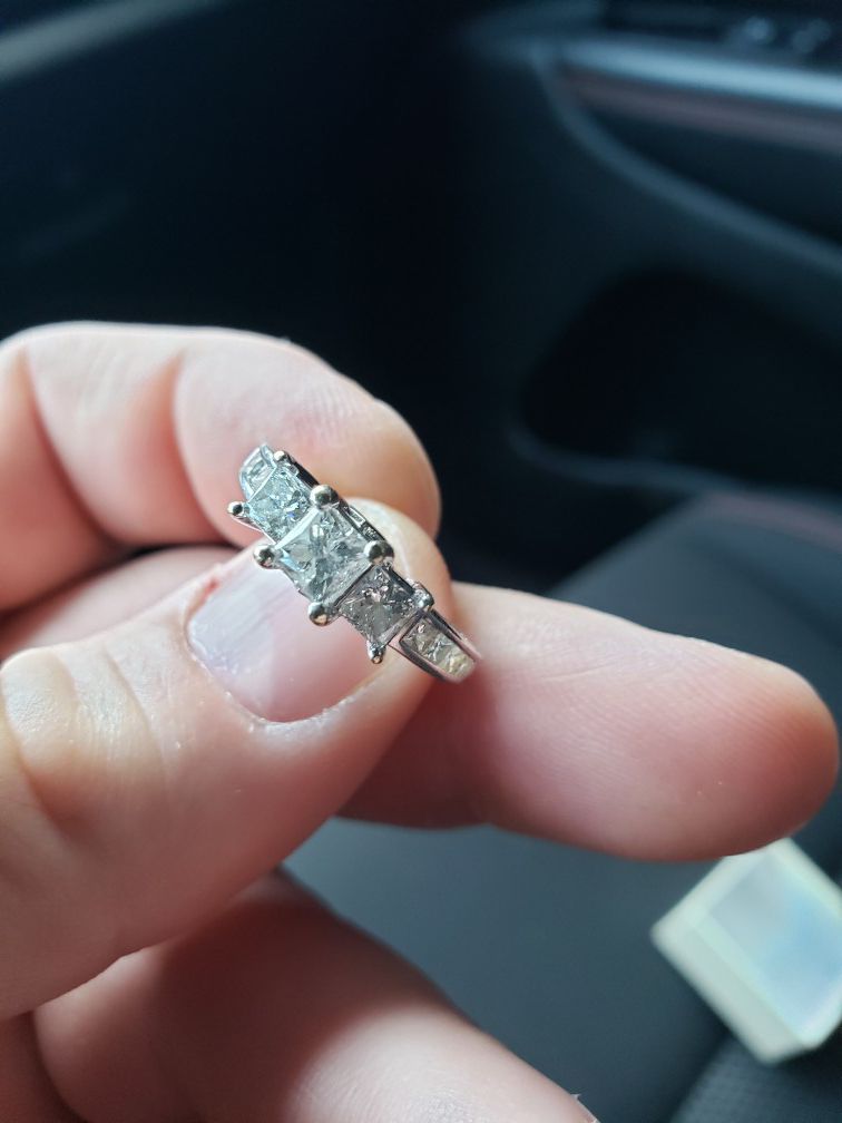 3 Stone Diamond Engagement Ring, Size 7, 14karat White Gold, Warranty, 1.5 TDW