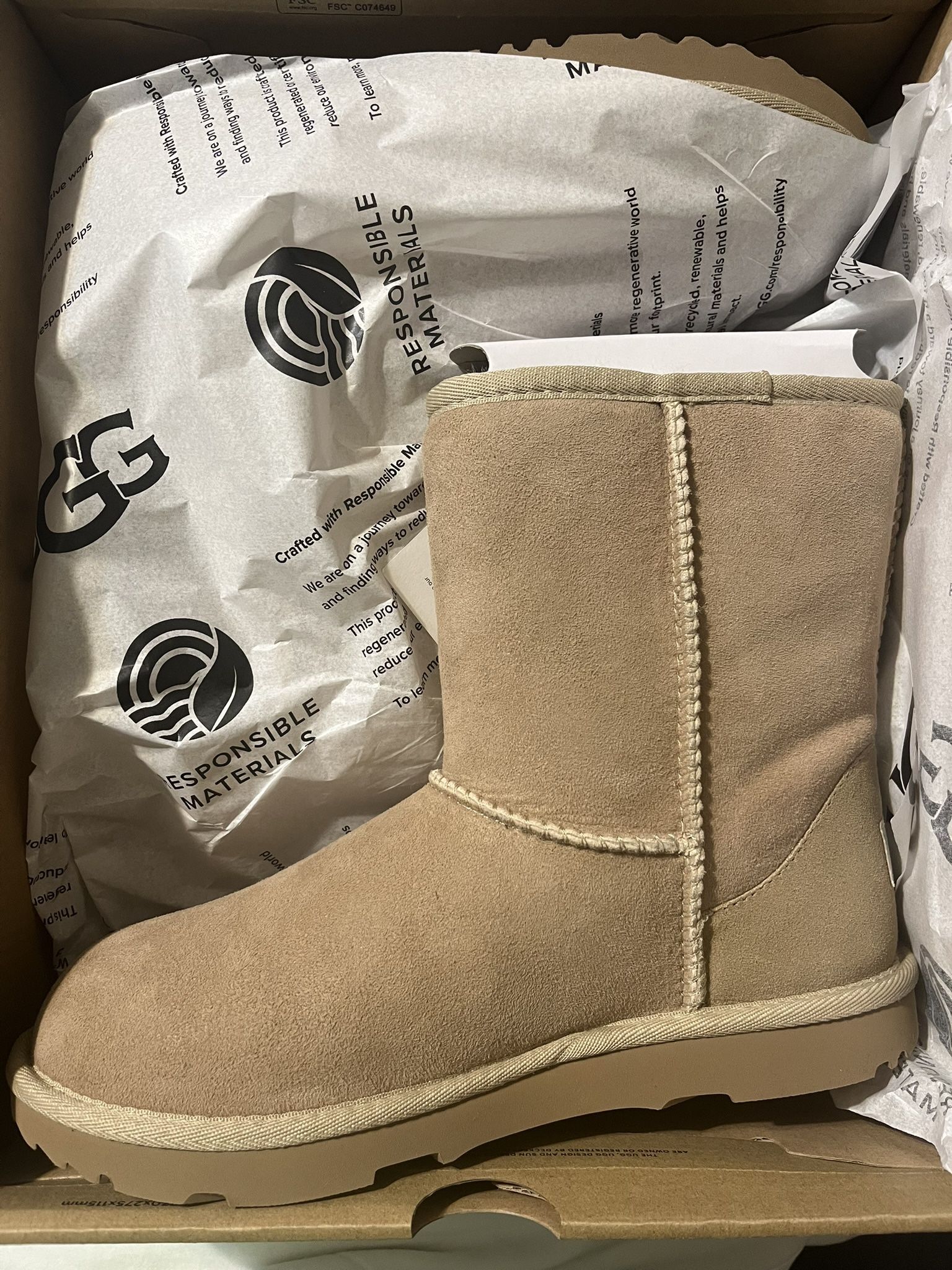 Classic uggs BRAND NEW