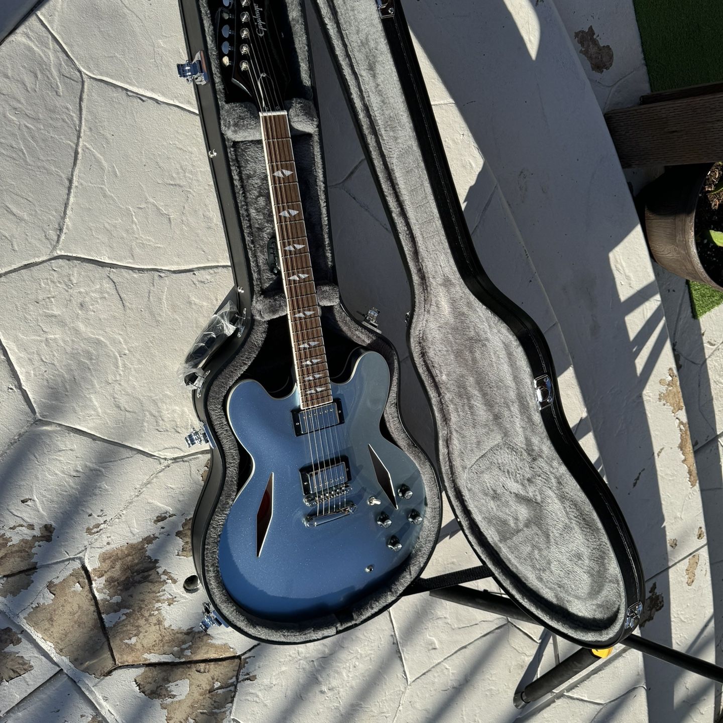 Epiphone DG335 Mint condition -Dave Grohl Signature First Run