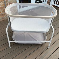 Bassinet adjustable