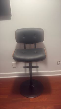 Bar stools excellent condition (4)