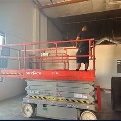 32' Skyjack Scissor Lift