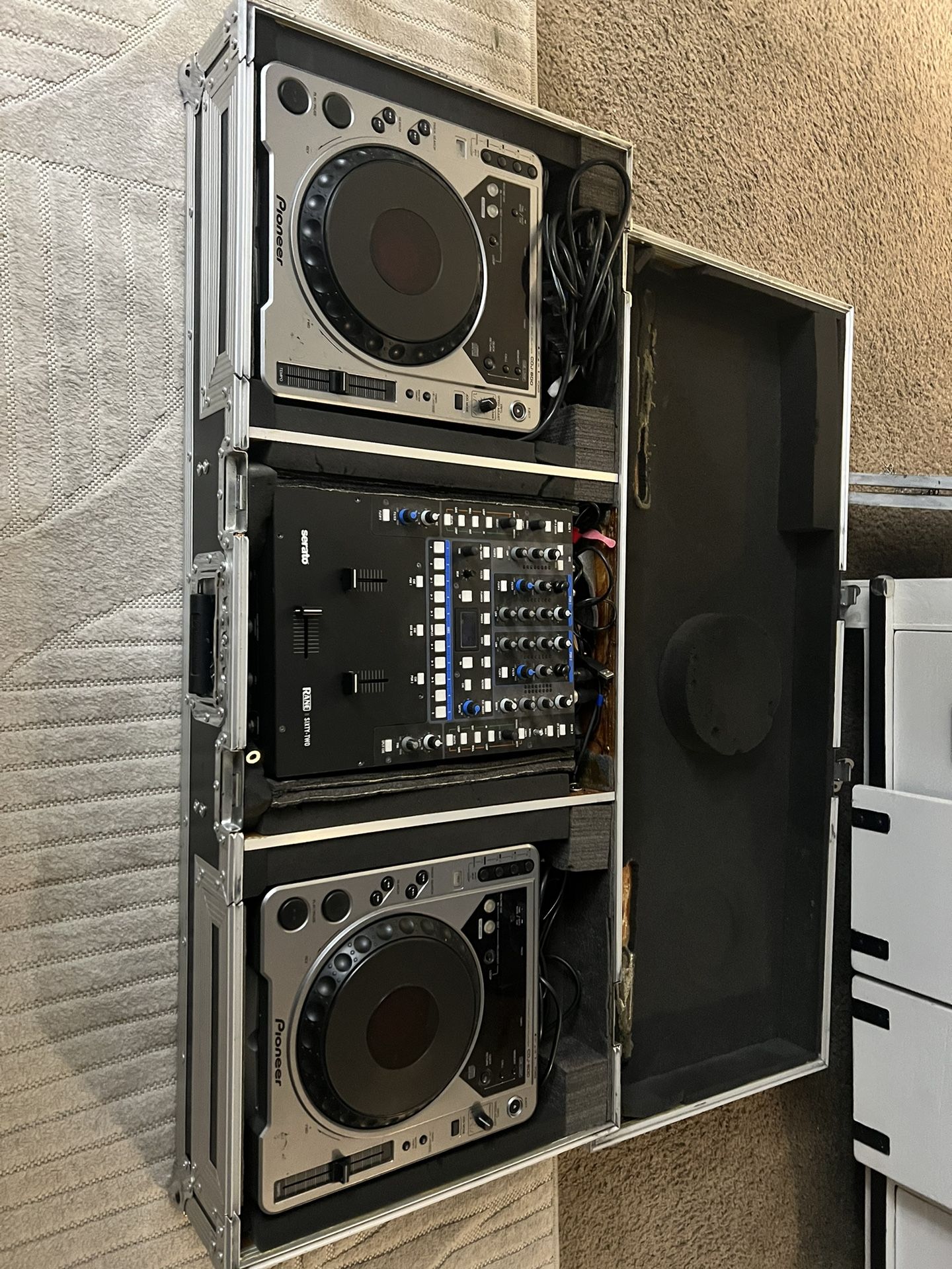 Rane 62 + Pair of CDJ 800 + Flight Case 