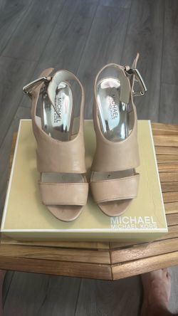 Michael Kors women’s platform size 8 taupe