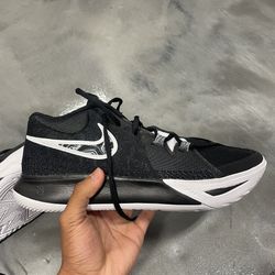 Nike Flytrap VI ‘Black and White’