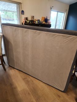 9 inch box spring (barely used)