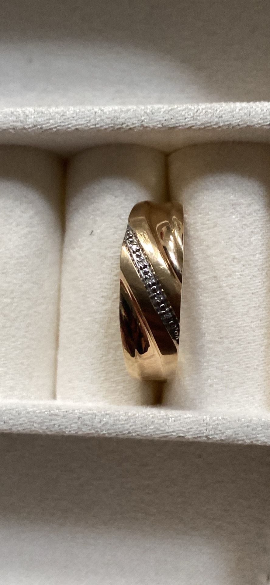 Mens Diamond/Gold Wedding Band