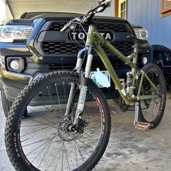 Mountain bike 2008 Iron Horse mountain bike w/custom components