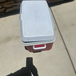 Rubbermaid Cooler 
