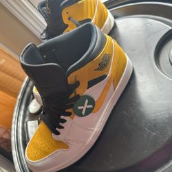 Jordan 1 Mid University Gold