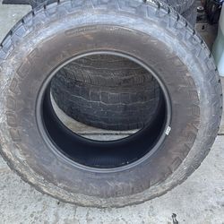 285/70/17r Cooper Discovery