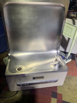 ELKAY Water Fountain (chilled)