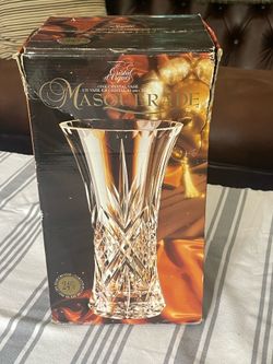 Cristal d'Arques Masquerade 24% lead crystal vase. 12” Tall