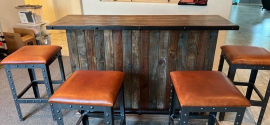 Rustic Bar￼