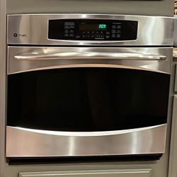 GE Profile™ 27" Built-In Single Convection Wall Oven