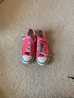 Chuck Taylor’s Girls size 3