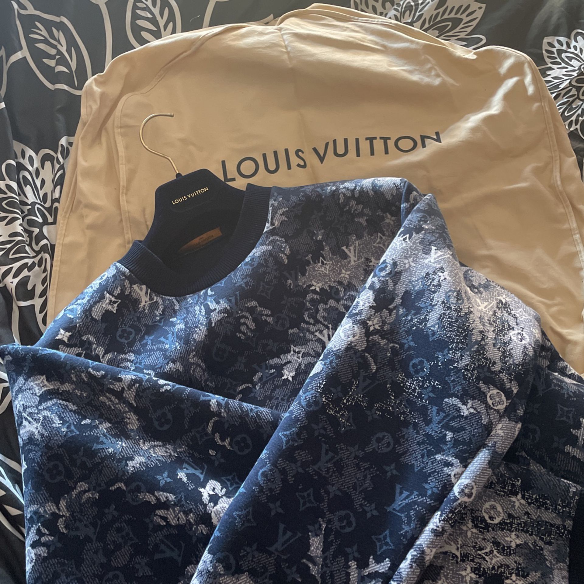 Louis Vuitton Duck Sweater for Sale in Brooklyn, NY - OfferUp