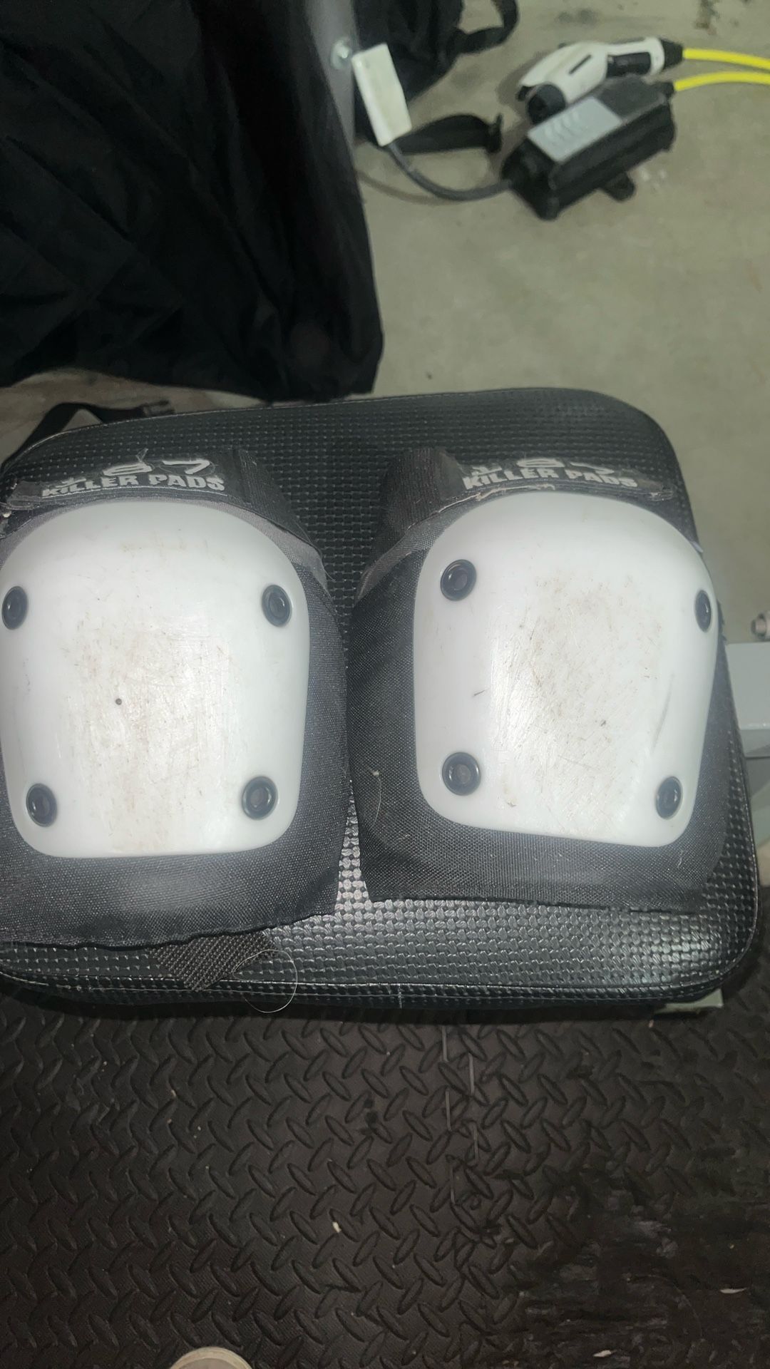 Knee pads