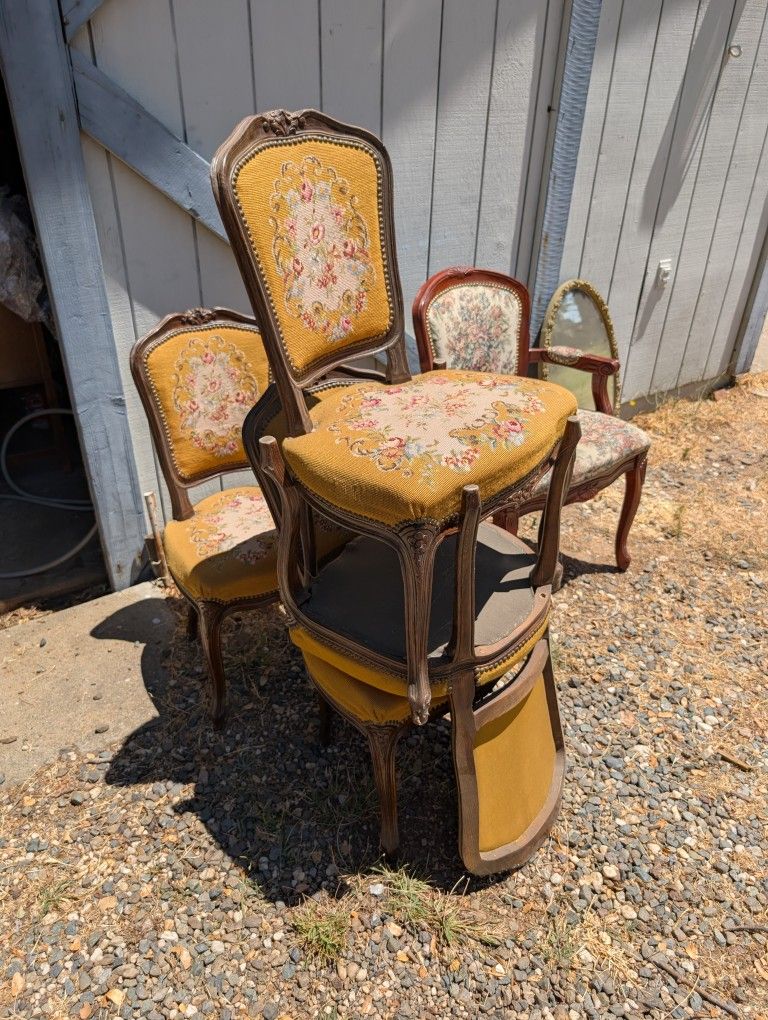 🪑 Vintage French Tapestry Chairs – Set of 4