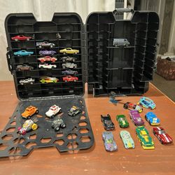 HOT WHEELS & Mattel 31 pieces CAR  CARRYING CASE 