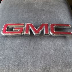2017 Front GMC Emblem 