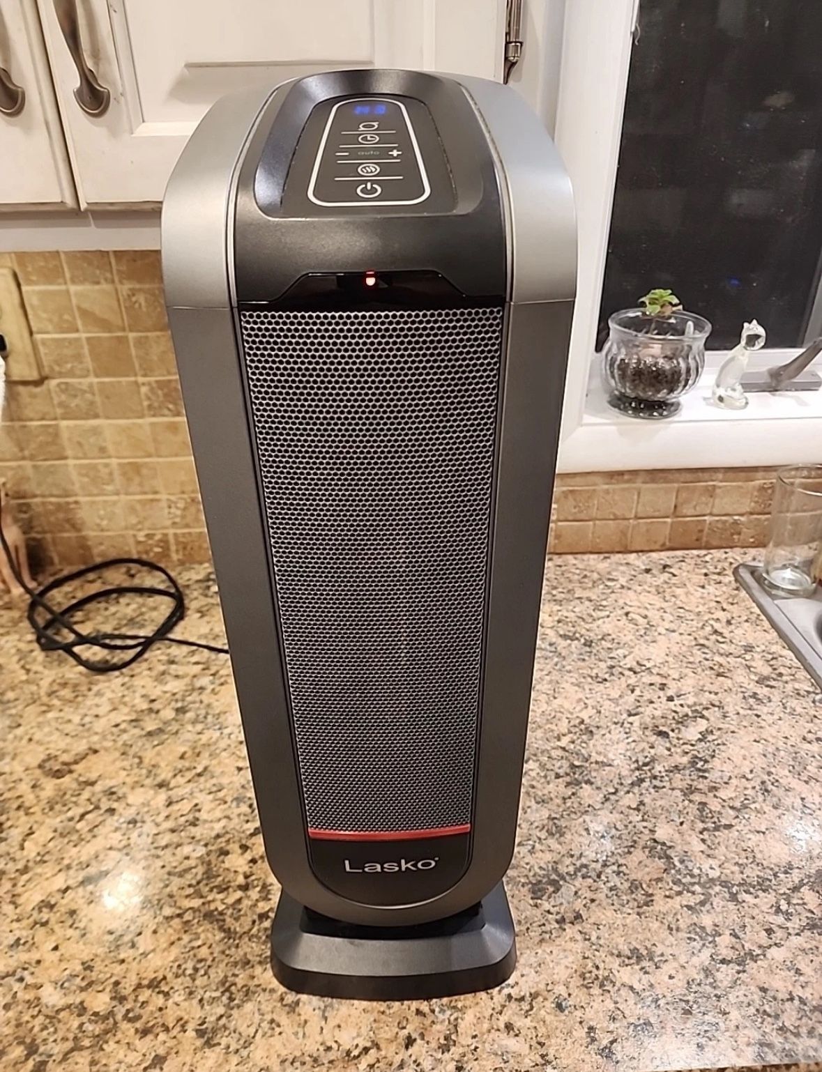  Lasko 1500W Oscillating Ceramic Tower Heater (CT22425)