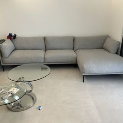 Brand New, Never Used Sofá And Coffee Table