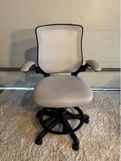 Adjustable height ergonomic office chair