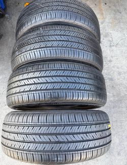 215 55 17 KUMHO I sell this Seth of tires with 80% life the 4