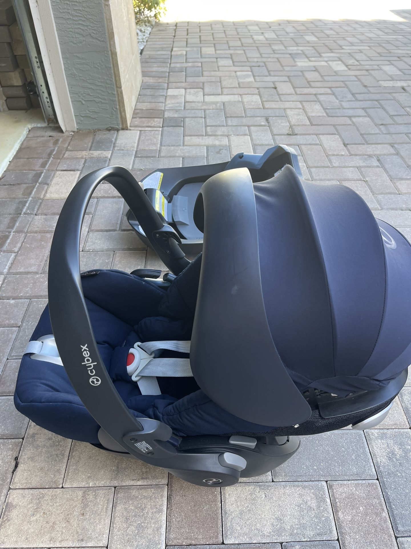 Cybex Car Cloud Q Car Seat With Base