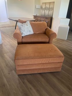 Bassett Custom Chair-and-a-Half with Rolling Storage Ottoman – Great Condition