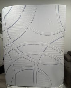Serta queen memory foam mattress