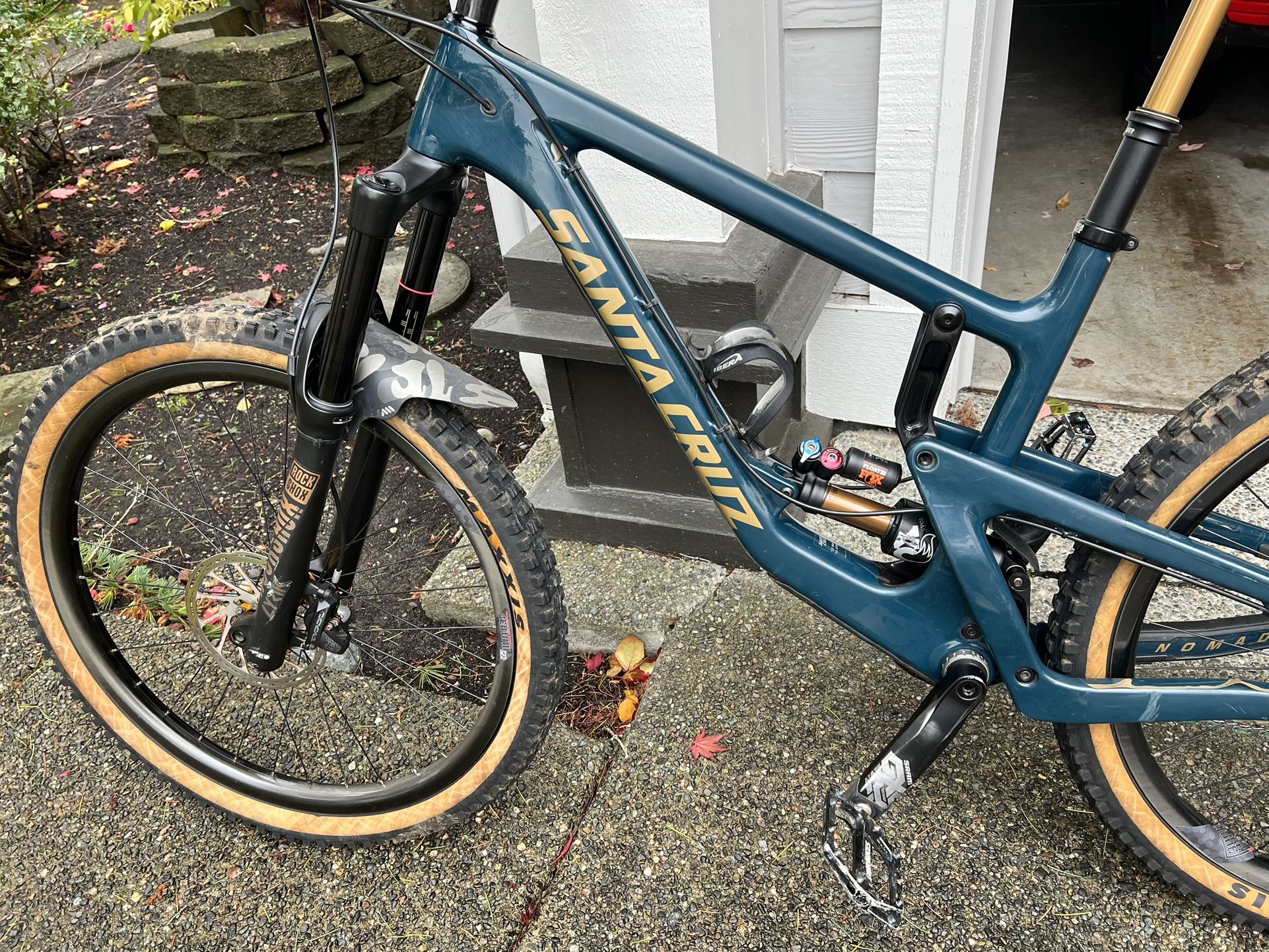 2018 Santa Cruz Nomad C Medium Upgraded and Serviced