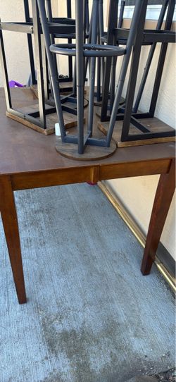 Table  bar