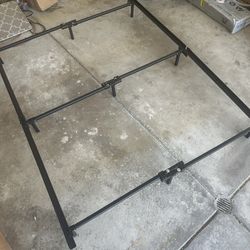 Queen bed frame, no screws 